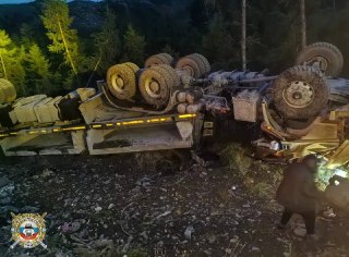 Смертельное ДТП в Томпонском районе: водитель грузовика погиб
