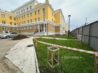 Строительство школы № 1 в Якутске: проблемы с ограждением